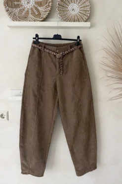 Barrel/ Ballon broek Betty Velvet, Mocca.
