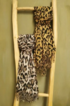 1.SC-005 scarf leopard met franje