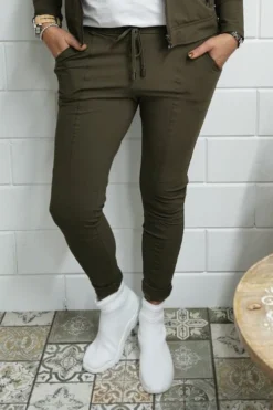 1.FA-227 Pant Travel Brittany